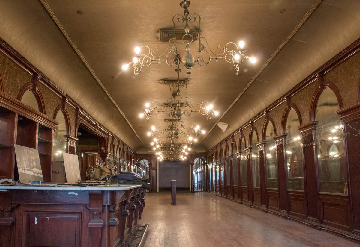 gage-and-tollner-brooklyn-restaurant-landmark-374-fulton-2.jpg__PID:61b44e03-71b4-46de-8593-35c1e5d344b4